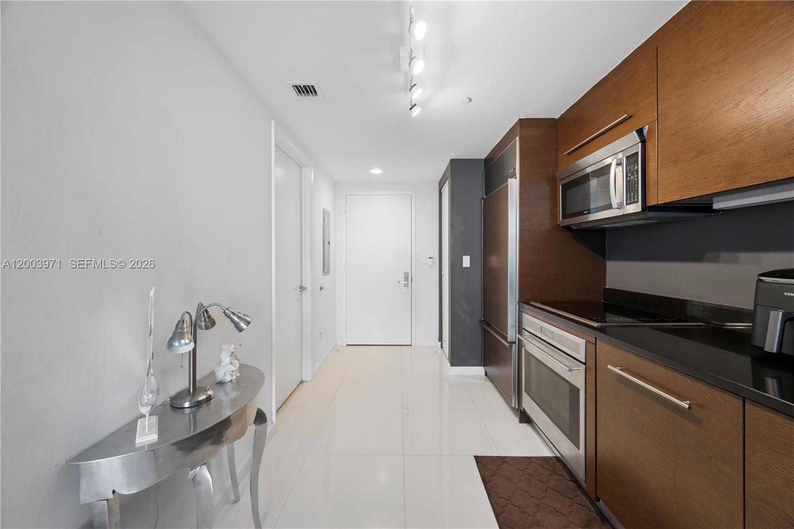 ICONBRICKELL CONDO NO 1 - Residential