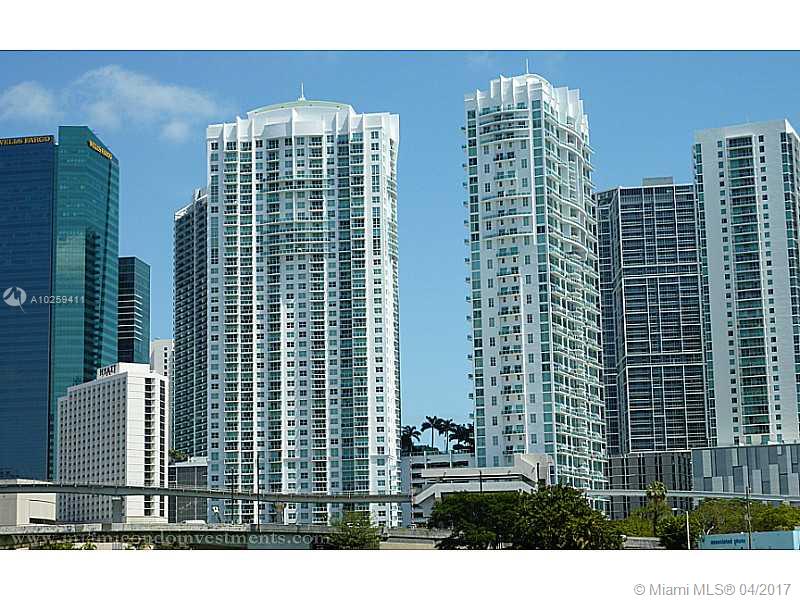 Luxurious 2 bed/2 bath, 1157 sq. ft. in highrise building on the river. Contemporary design lobby, exclusive 5 levels of health center, sauna/steam room, free weights area, business center & full service concierge. Split floor plan, magnificent views to river. Walk to Brickell Financial Center, Shopping, Restaurants & more.