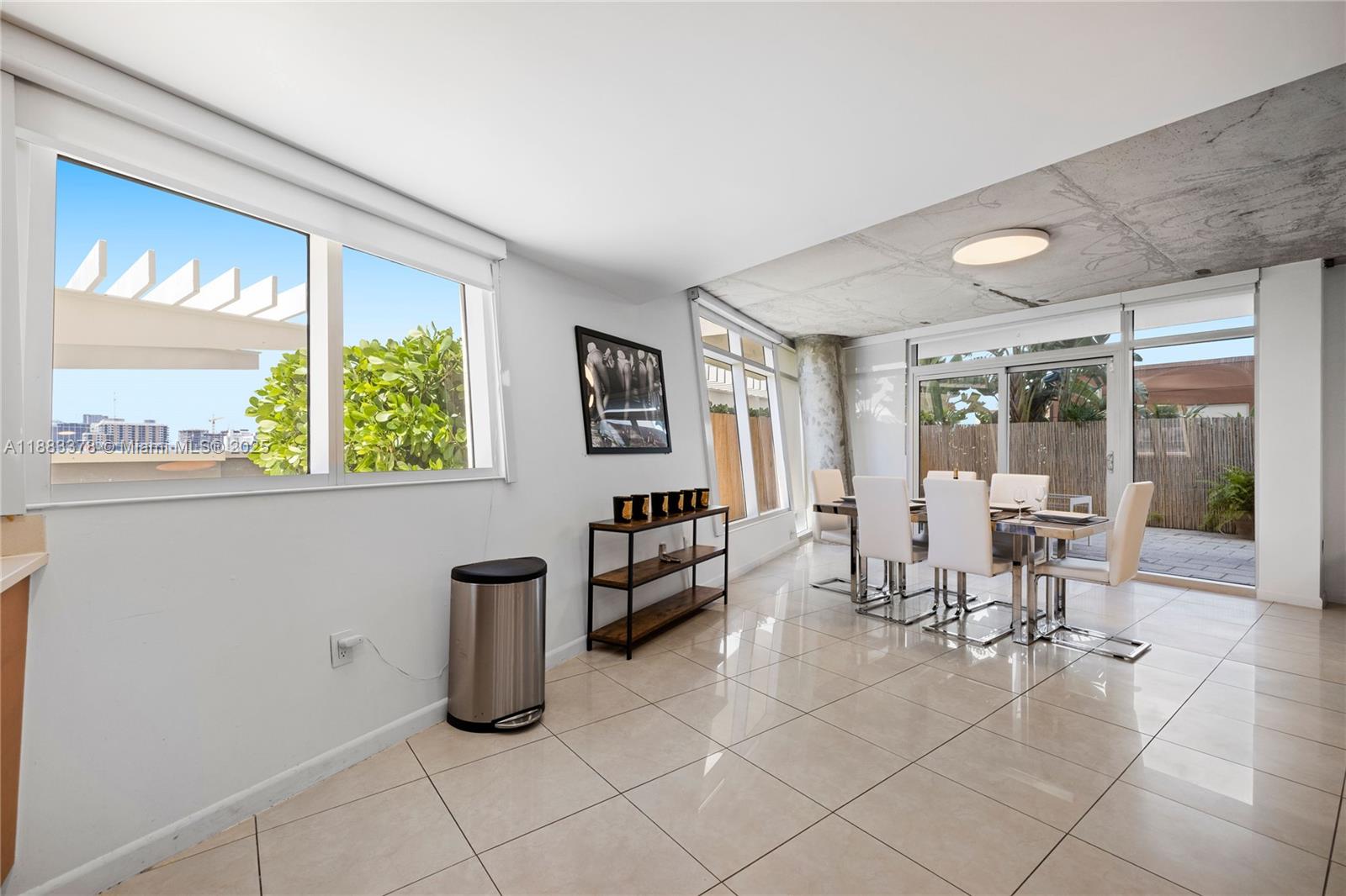 MIDBLOCK MIAMI CONDO - Residential Lease