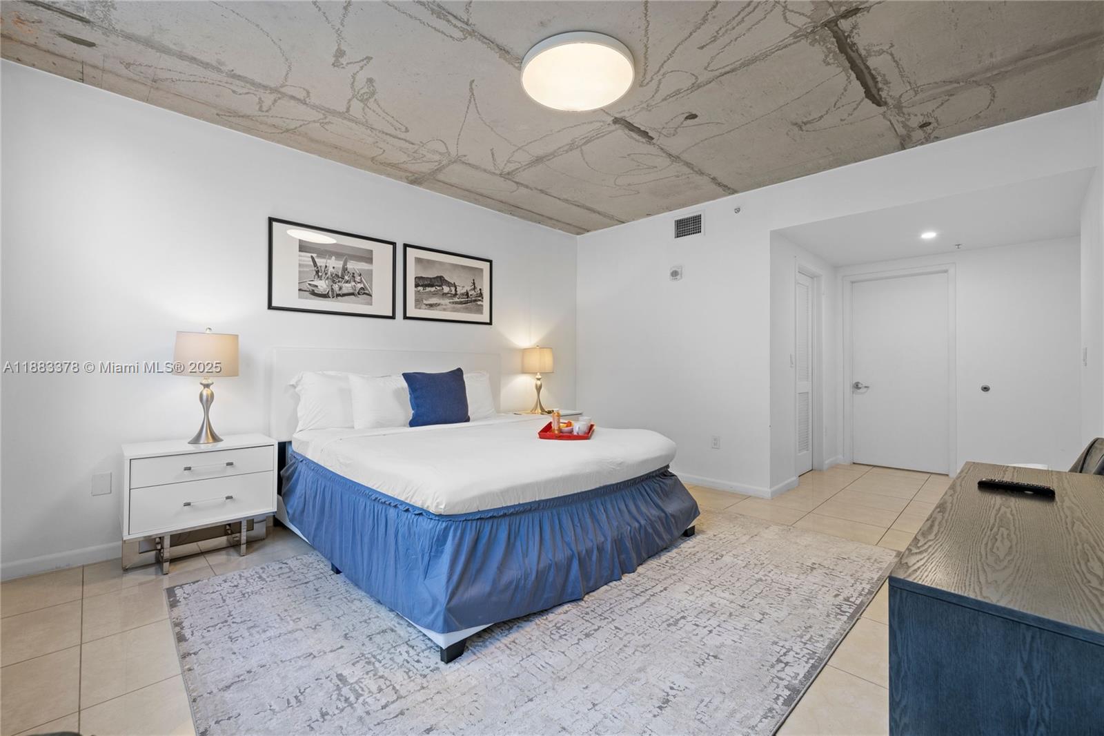 MIDBLOCK MIAMI CONDO - Residential Lease