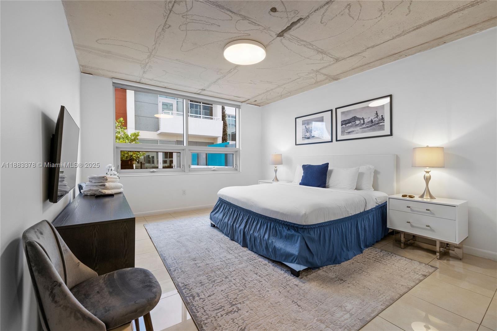 MIDBLOCK MIAMI CONDO - Residential Lease