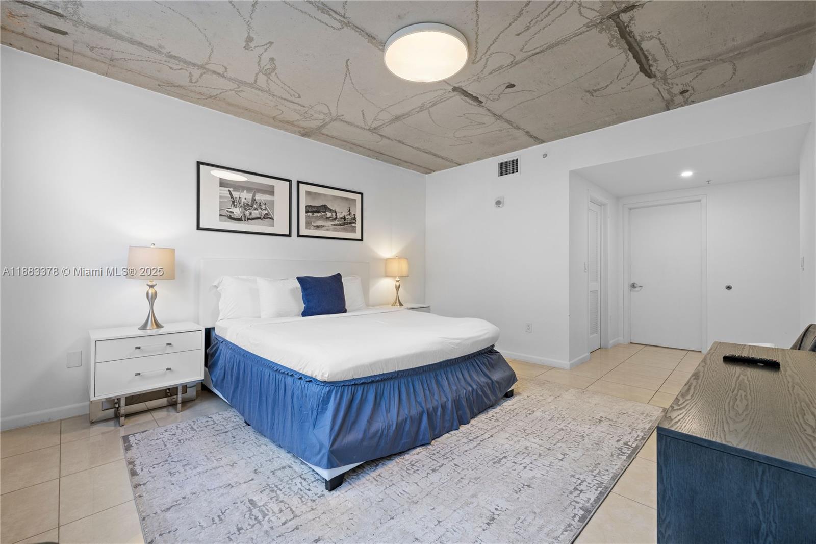 MIDBLOCK MIAMI CONDO - Residential Lease