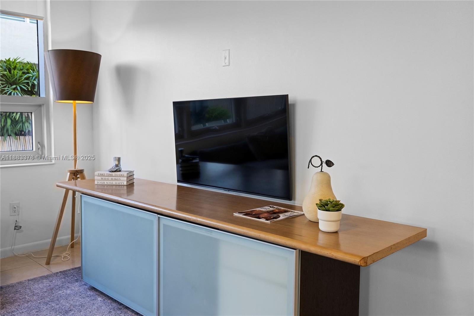 MIDBLOCK MIAMI CONDO - Residential Lease