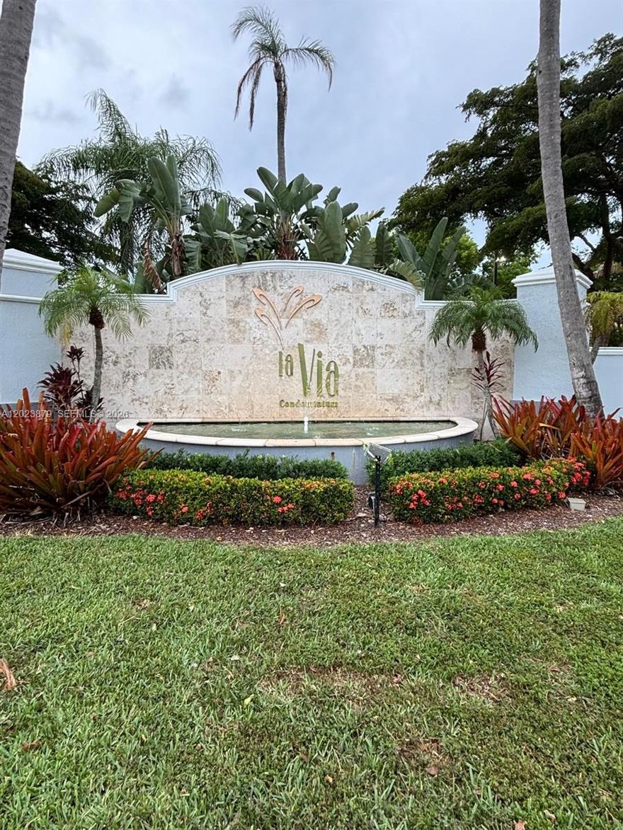LOCATED IN THE HEART OF PEMBROKE PINES. RELAXING VIEWS TO THE LAKE. AMENITIES INCLUDED: CLUBHOUSE, SWIMMING POOL, SPA, EXERCISE ROOM, TENNIS COURT, CHILDREN PLAY AREA, GATED COMMUNITY, CERAMIC TILES IN LIVING AREA AND CARPET IN BEDROOMS. PRICED FOR SALE