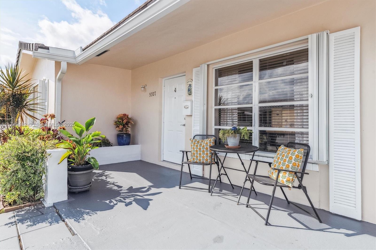 5707 NW 85th Ave