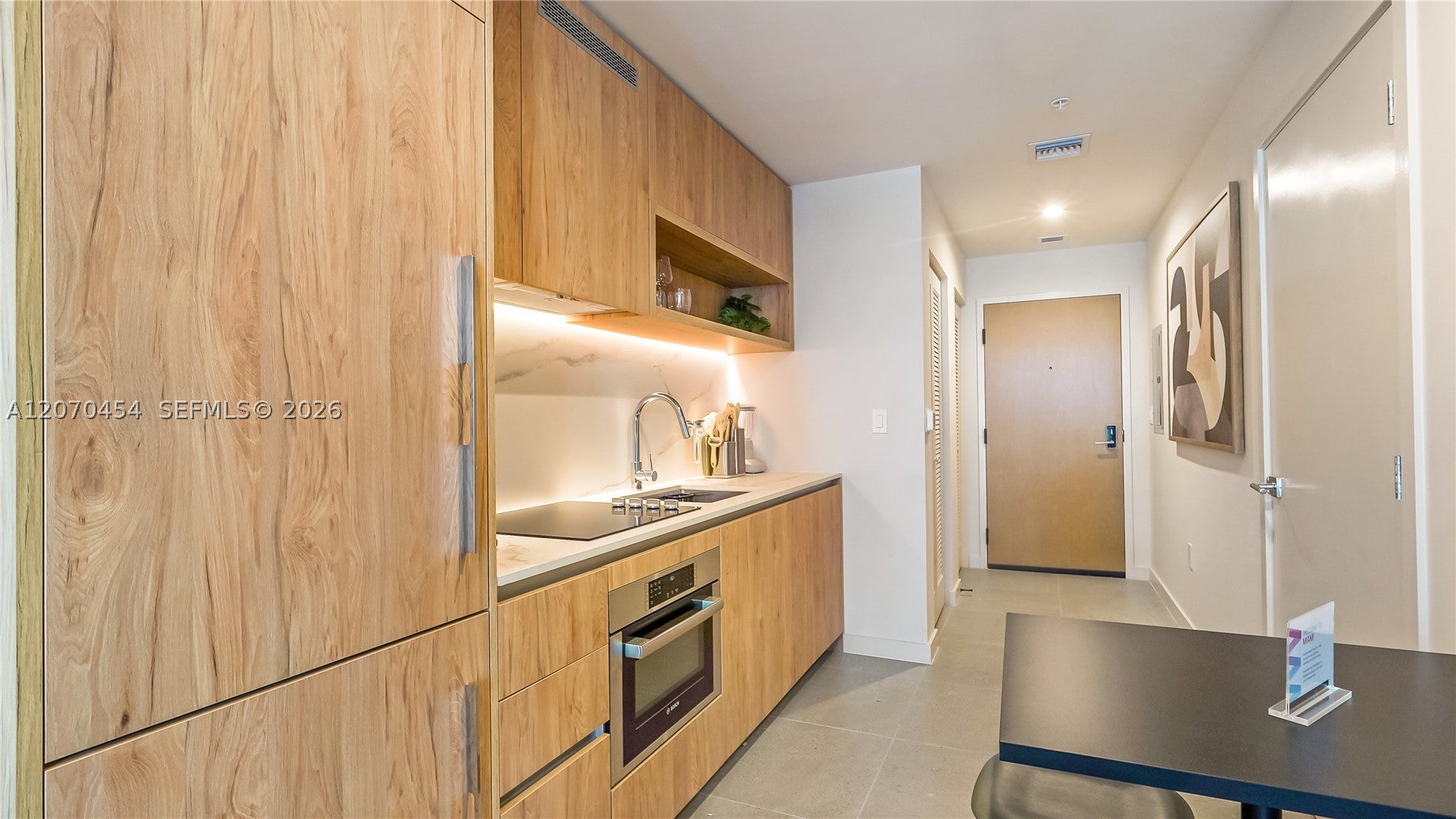 11 NE 6th St 808
