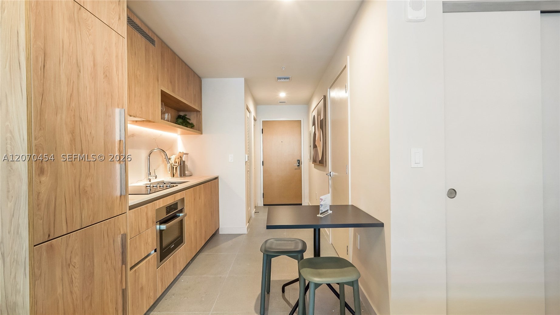 11 NE 6th St 808