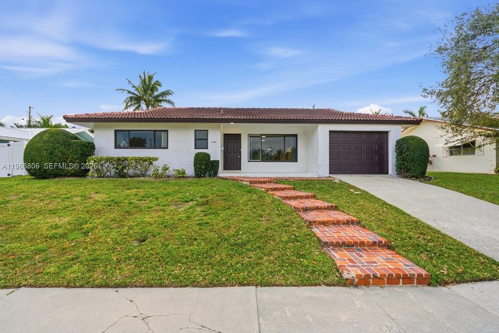 Photo of 1260 SW 8th St, Boca Raton, FL 33486 (MLS # A11965806)