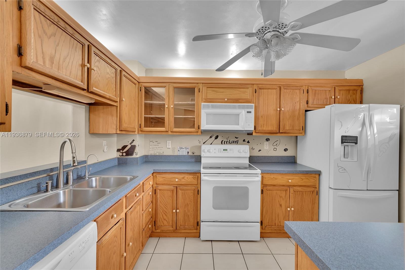 SHERWOOD SQUARE CONDOMINI - Residential Lease