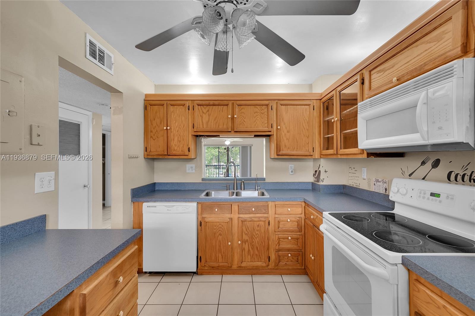 SHERWOOD SQUARE CONDOMINI - Residential Lease