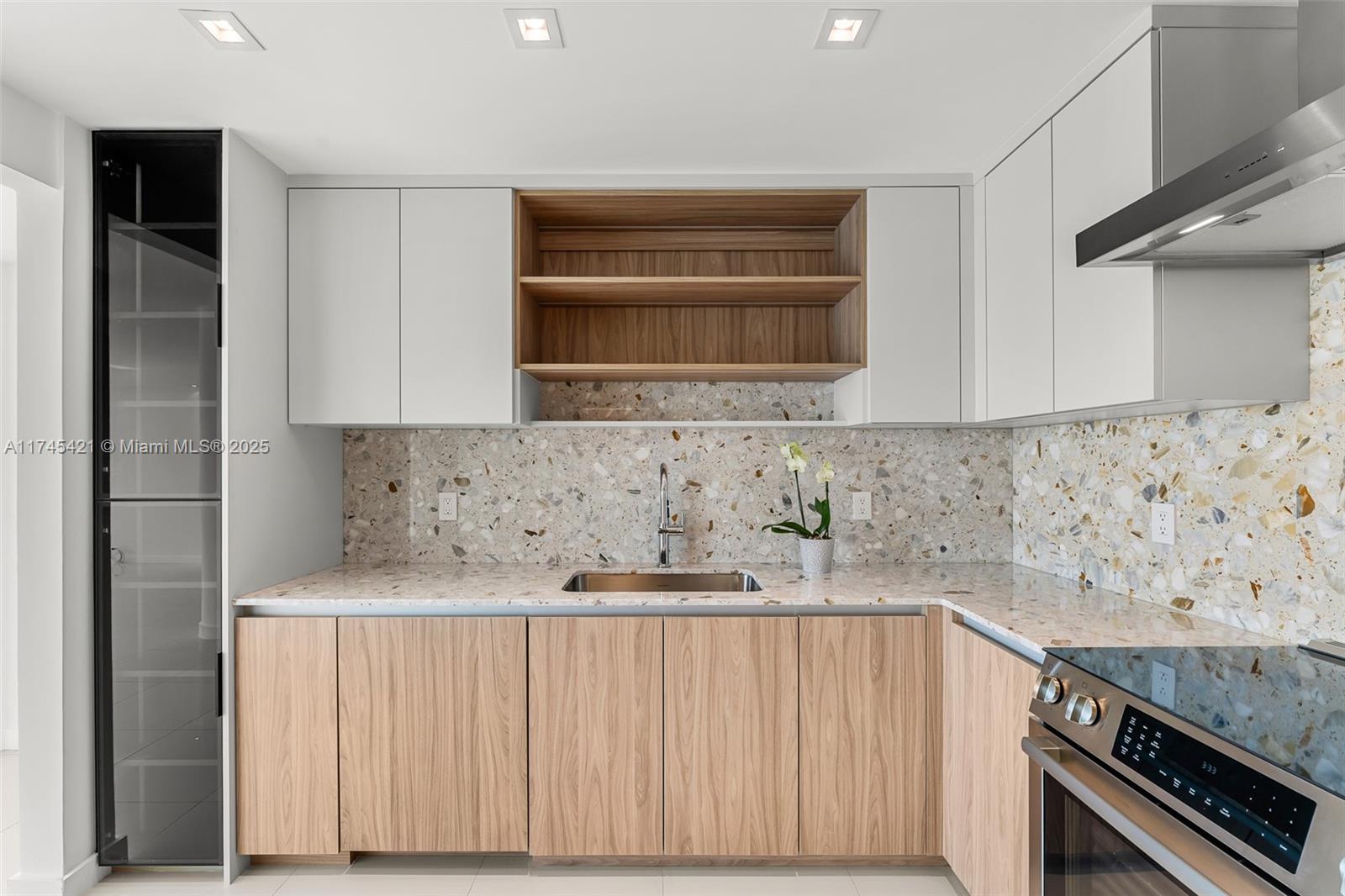KING COLE CONDO - Residential