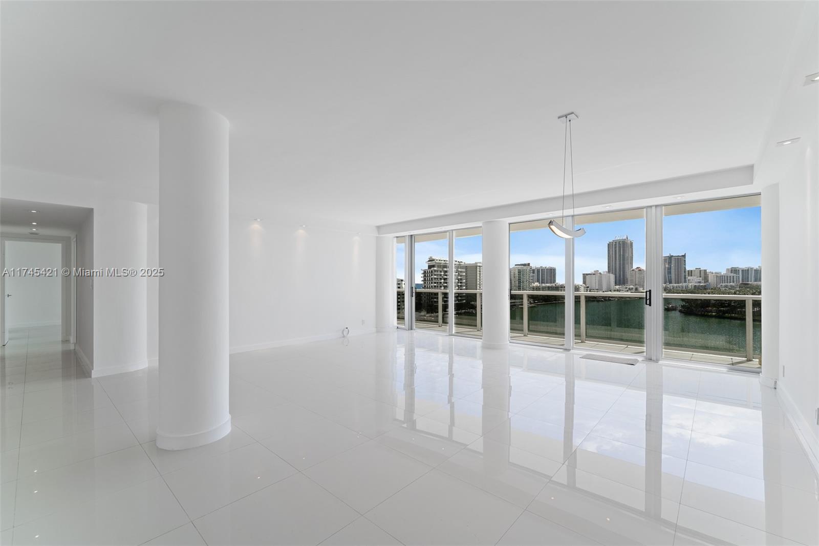 KING COLE CONDO - Residential