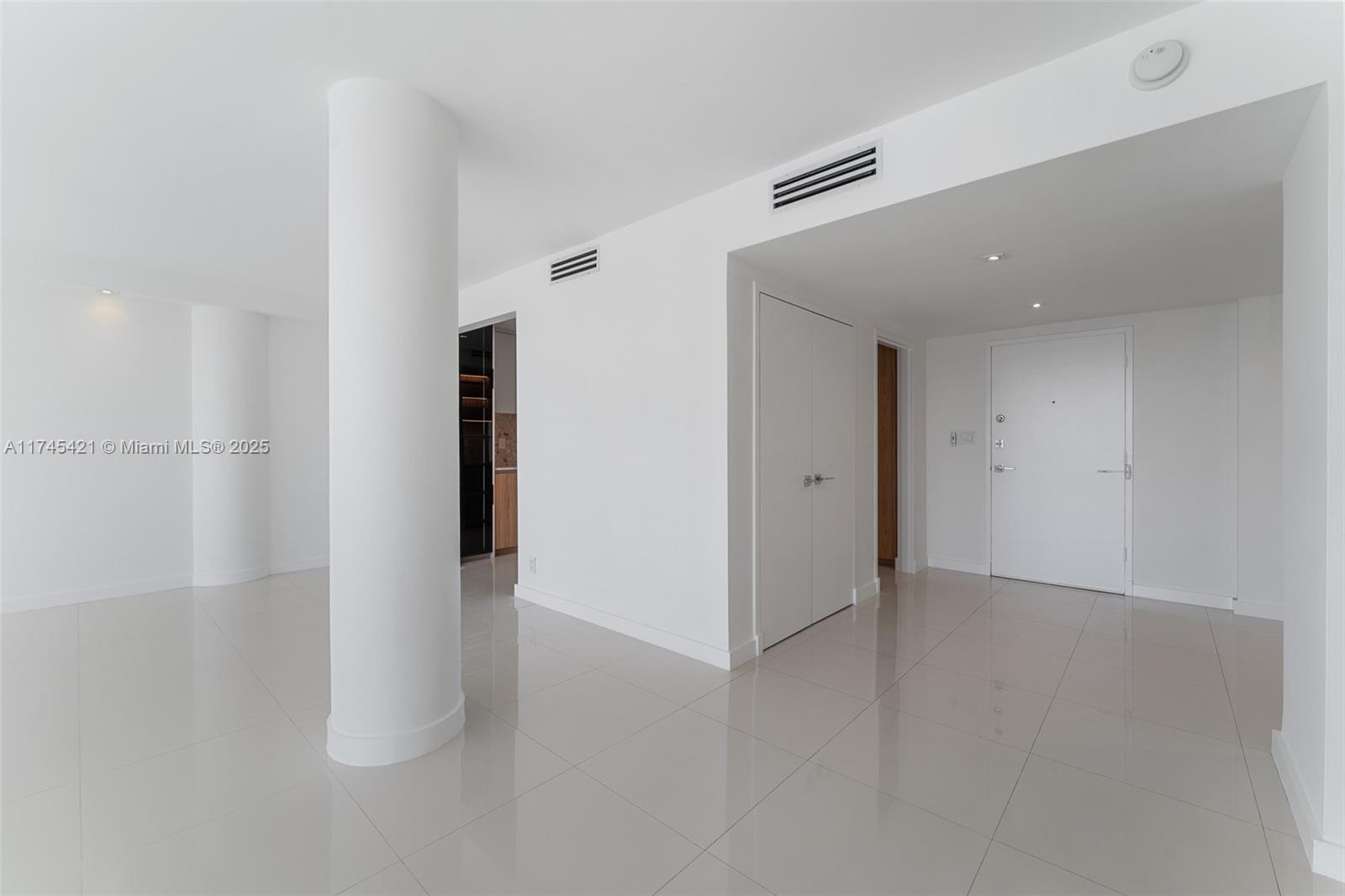KING COLE CONDO - Residential