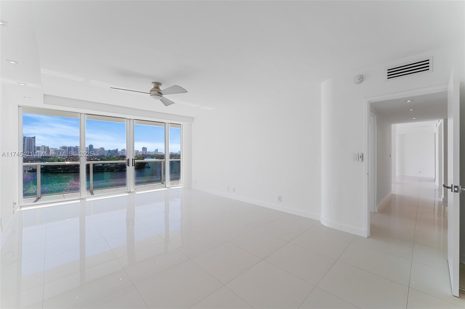 KING COLE CONDO - Residential