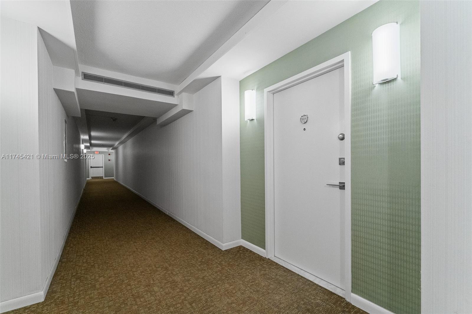 KING COLE CONDO - Residential