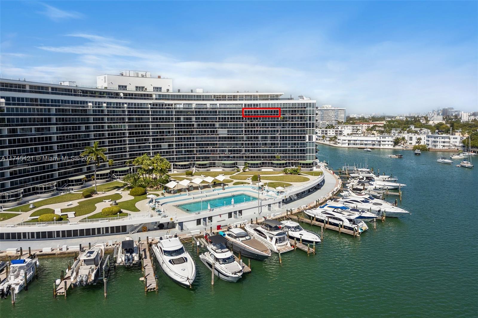 KING COLE CONDO - Residential