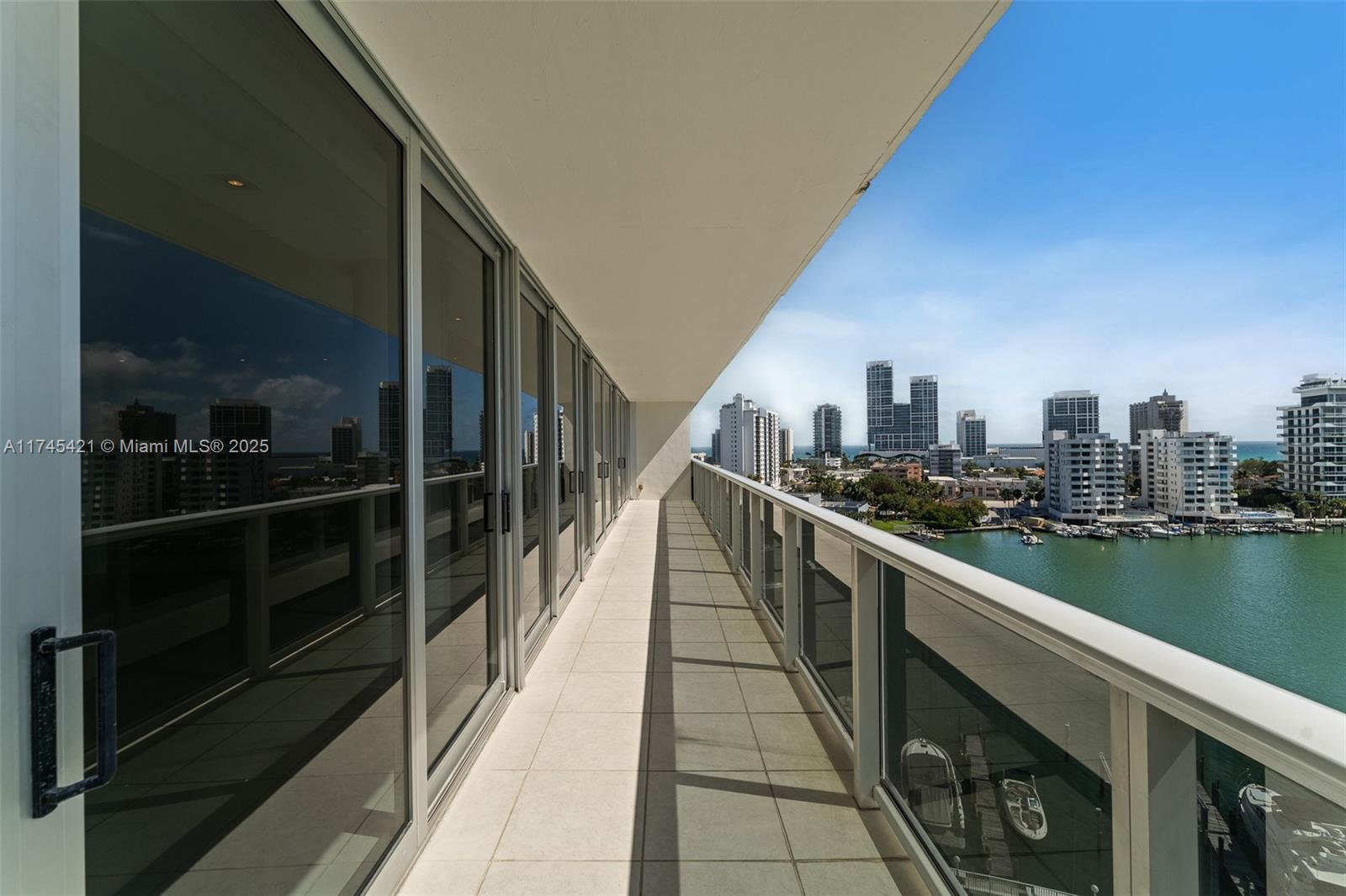 KING COLE CONDO - Residential
