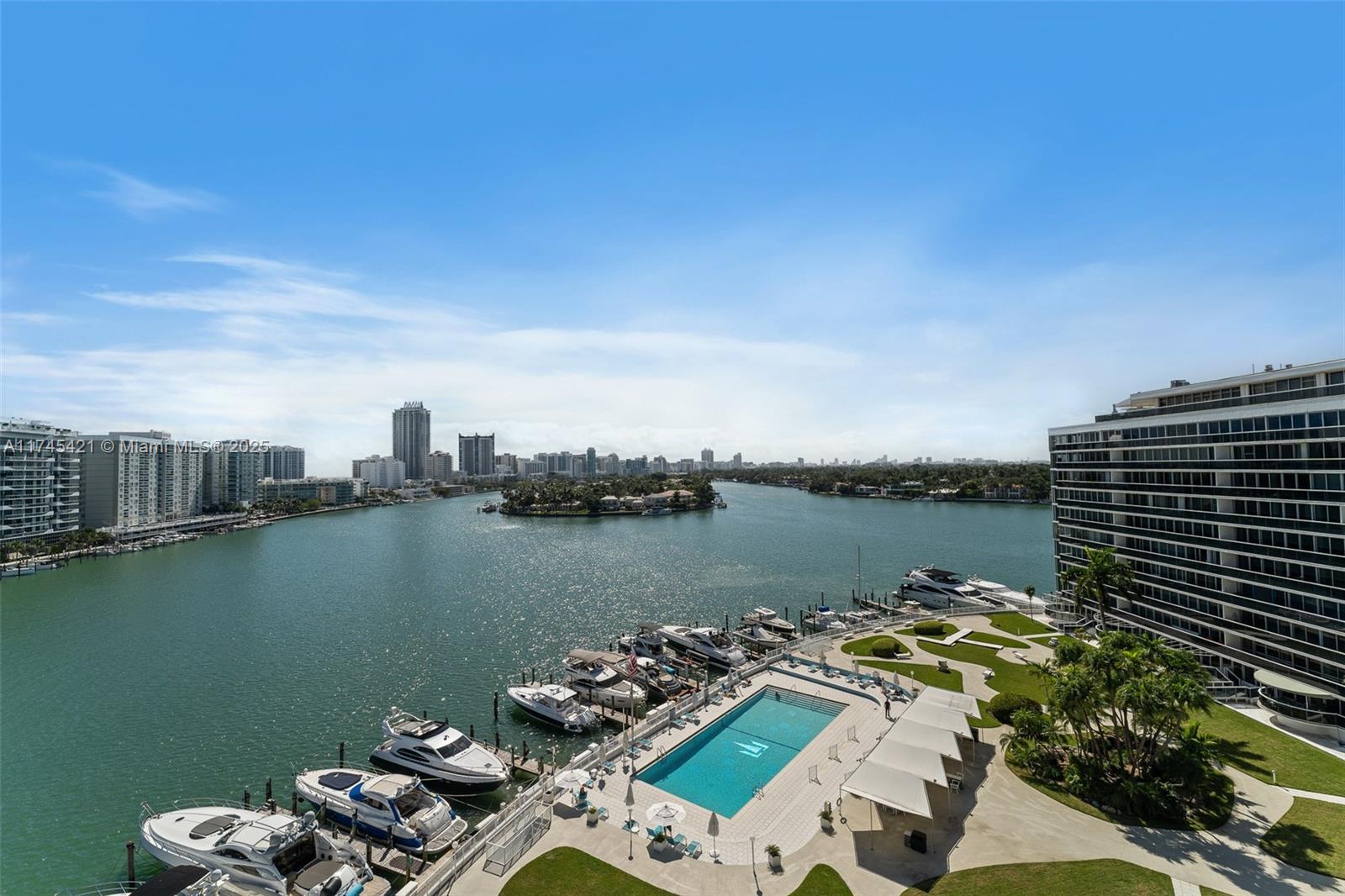 KING COLE CONDO - Residential