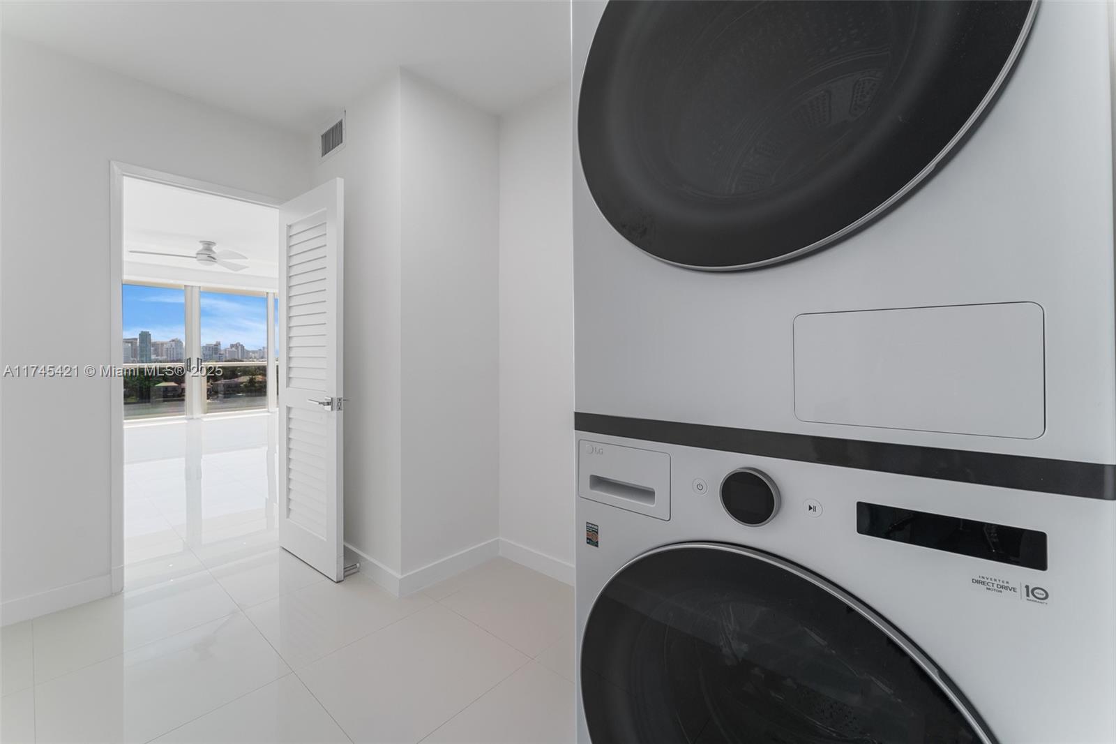 KING COLE CONDO - Residential