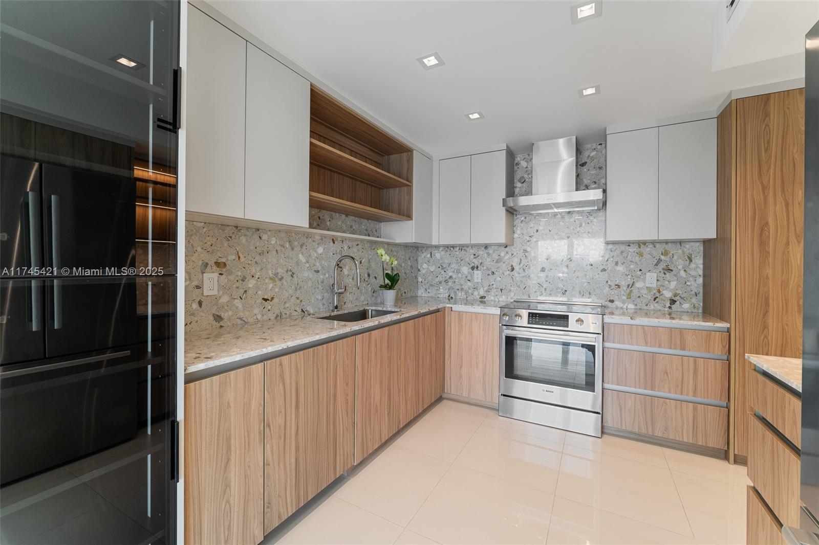 KING COLE CONDO - Residential