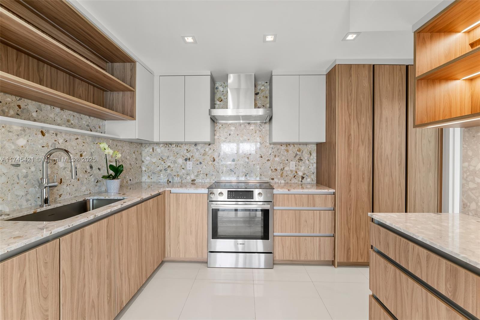 KING COLE CONDO - Residential
