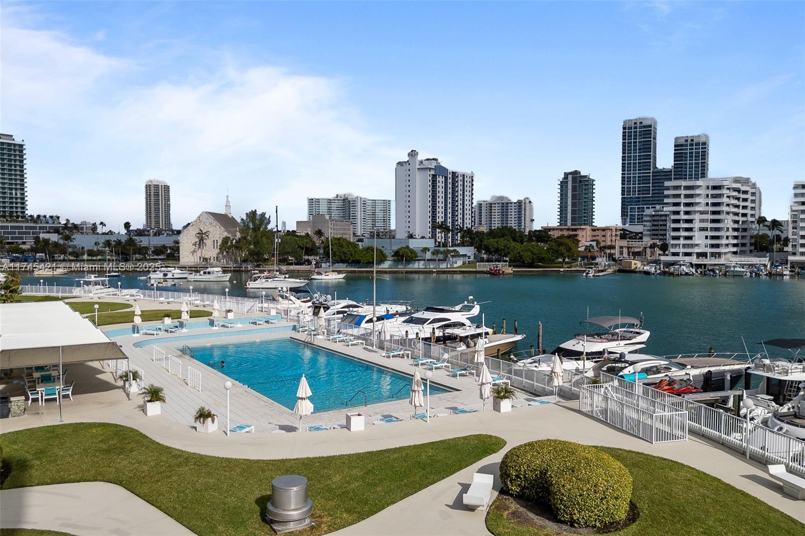 KING COLE CONDO - Residential