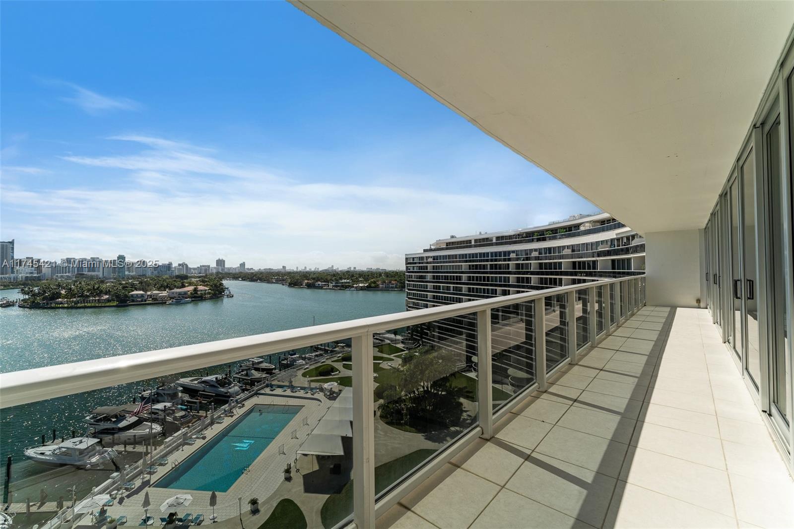 KING COLE CONDO - Residential