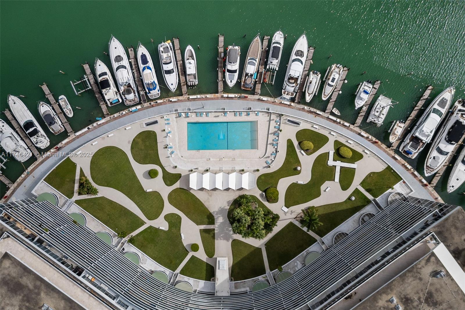 KING COLE CONDO - Residential