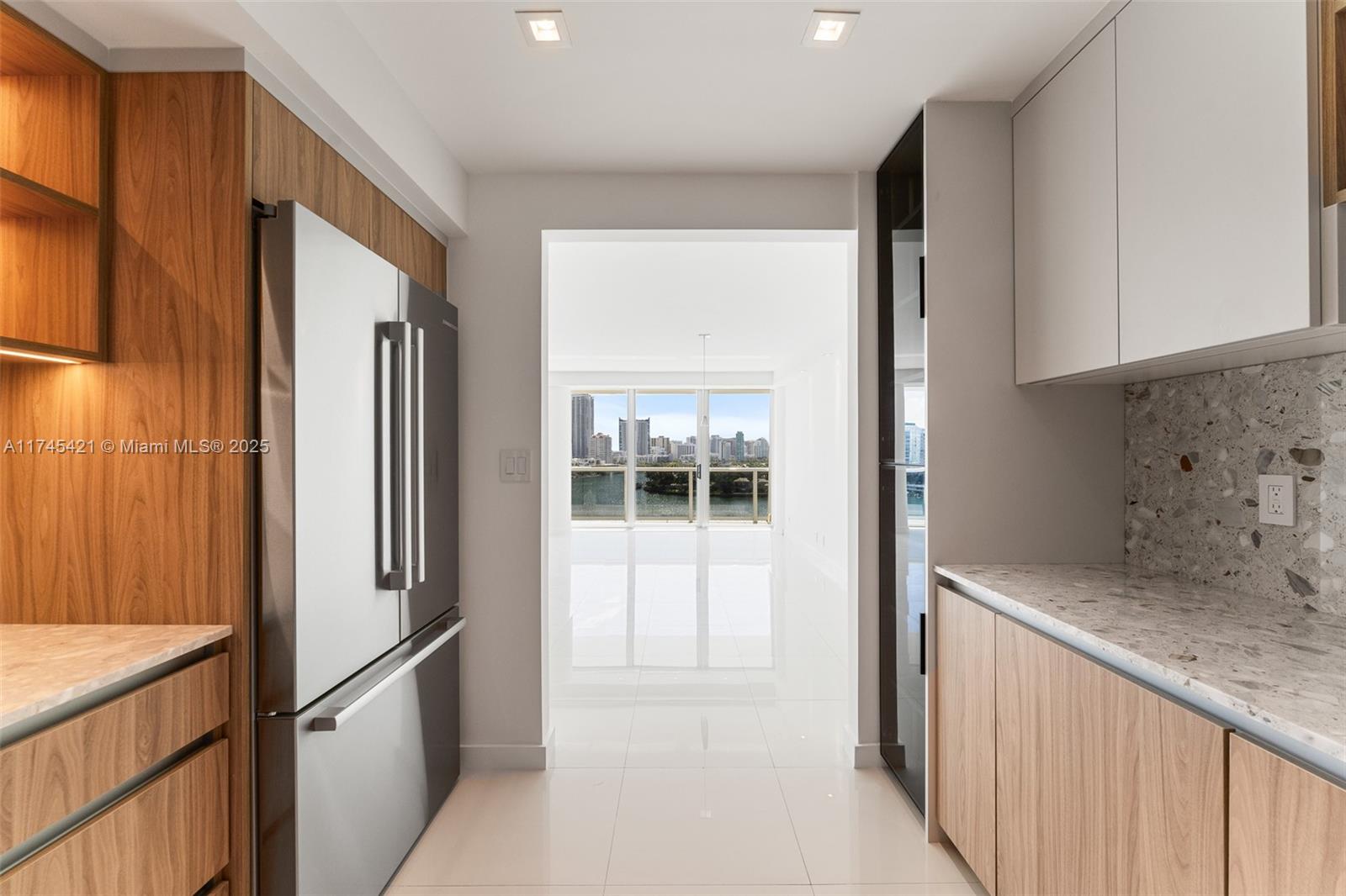 KING COLE CONDO - Residential