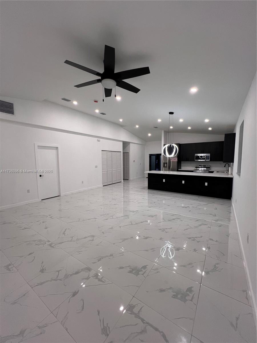 335 NW 15th St