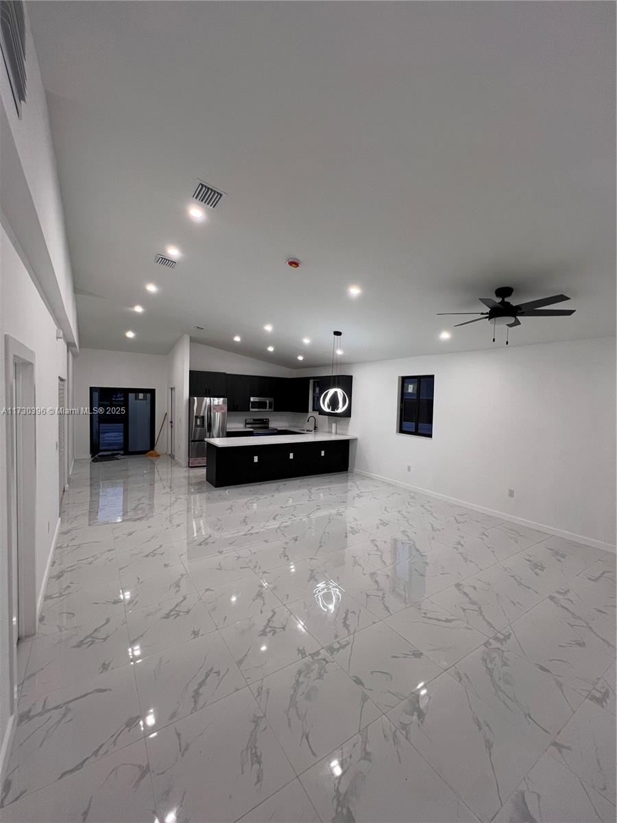 335 NW 15th St