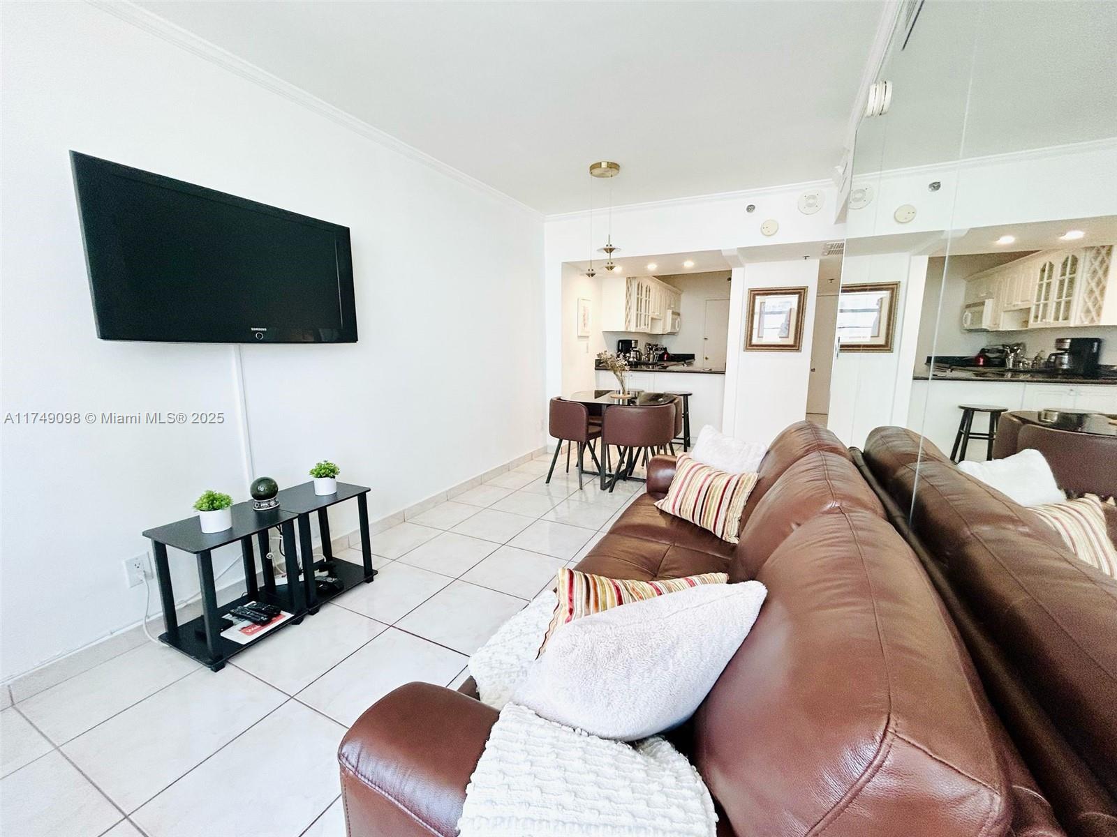 Rental Property at 100 Lincoln Rd 639, Miami Beach, Miami-Dade County, Florida - Bedrooms: 1 
Bathrooms: 1  - $2,400 MO.