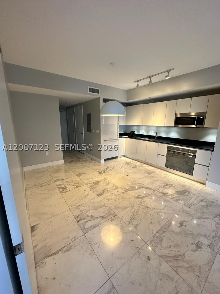 1010 Brickell Ave 4208