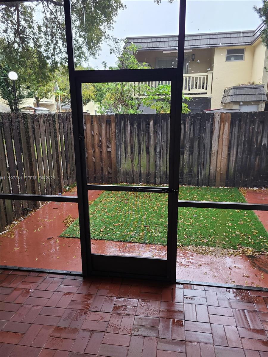 KENDALE LAKES TOWNHOUSE CO - Residential Lease