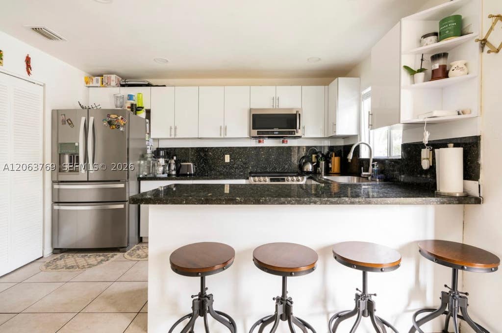 Photo of 925 SW 8th St #A, Hallandale Beach, FL 33009 (MLS # A12063769)