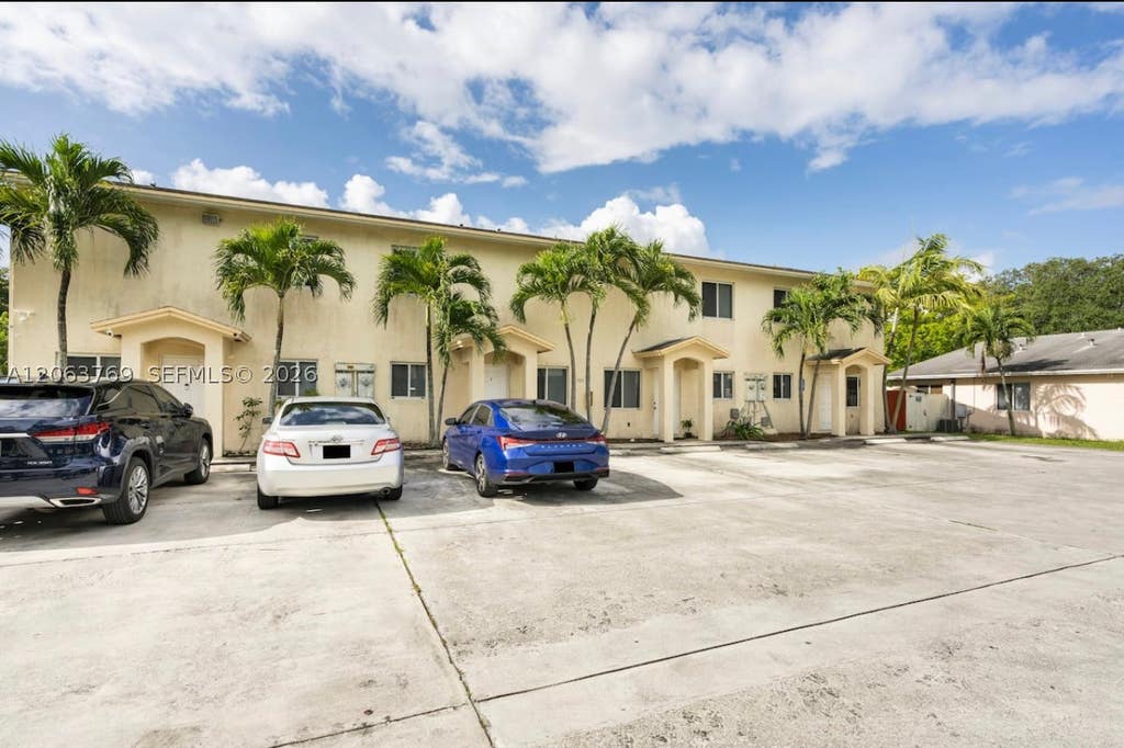 Photo of 925 SW 8th St #A, Hallandale Beach, FL 33009 (MLS # A12063769)