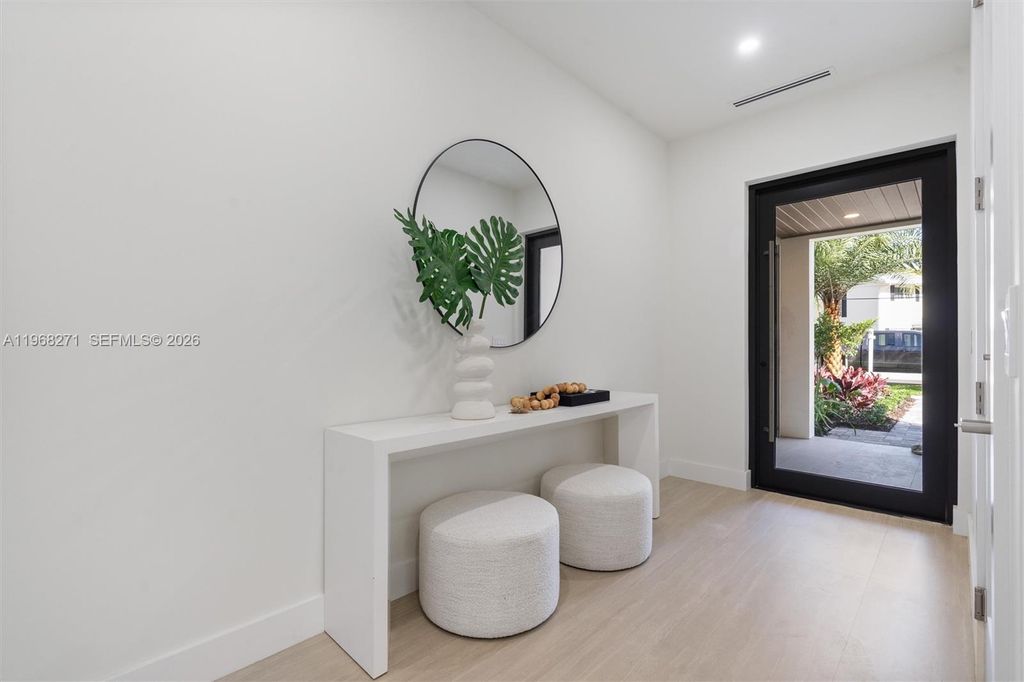 Photo of 912 SE 13th St, Fort Lauderdale, FL 33316 (MLS # A11968271)