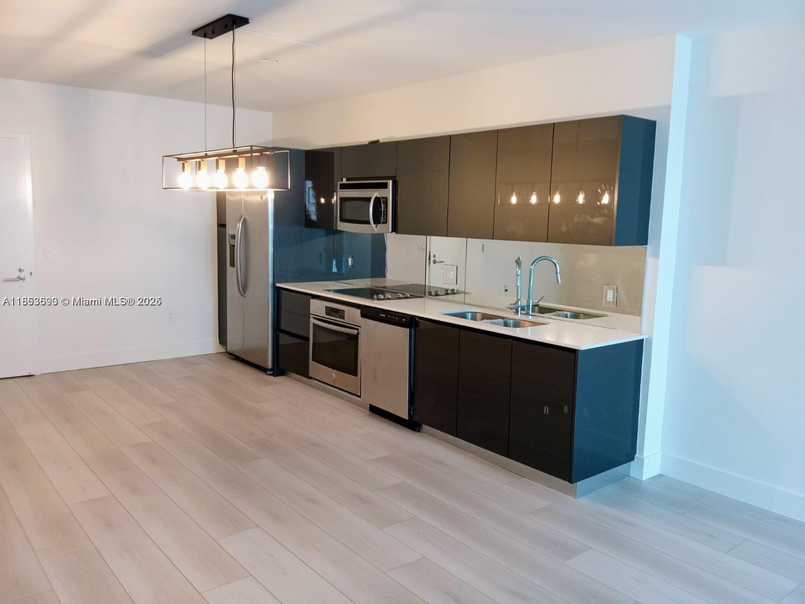 31 SE 6th St 2506