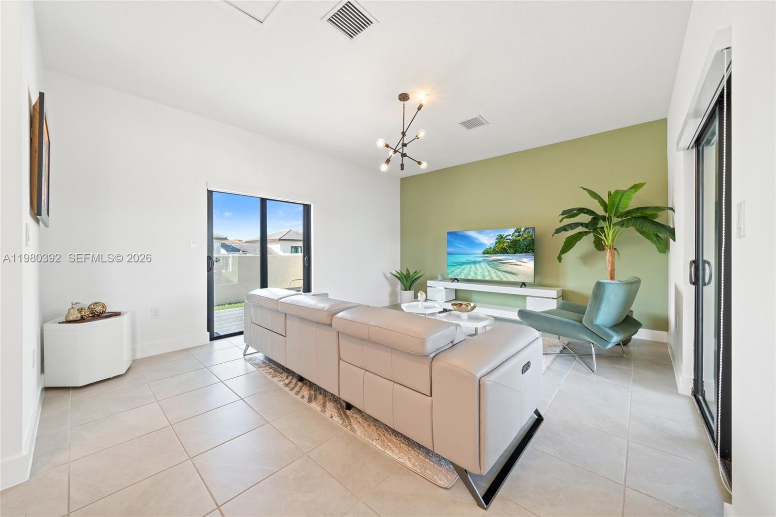 DOWNTOWN DORAL SOUTH PHAS - Residential