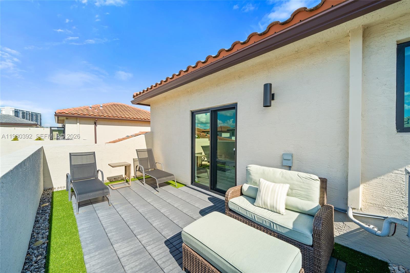 DOWNTOWN DORAL SOUTH PHAS - Residential