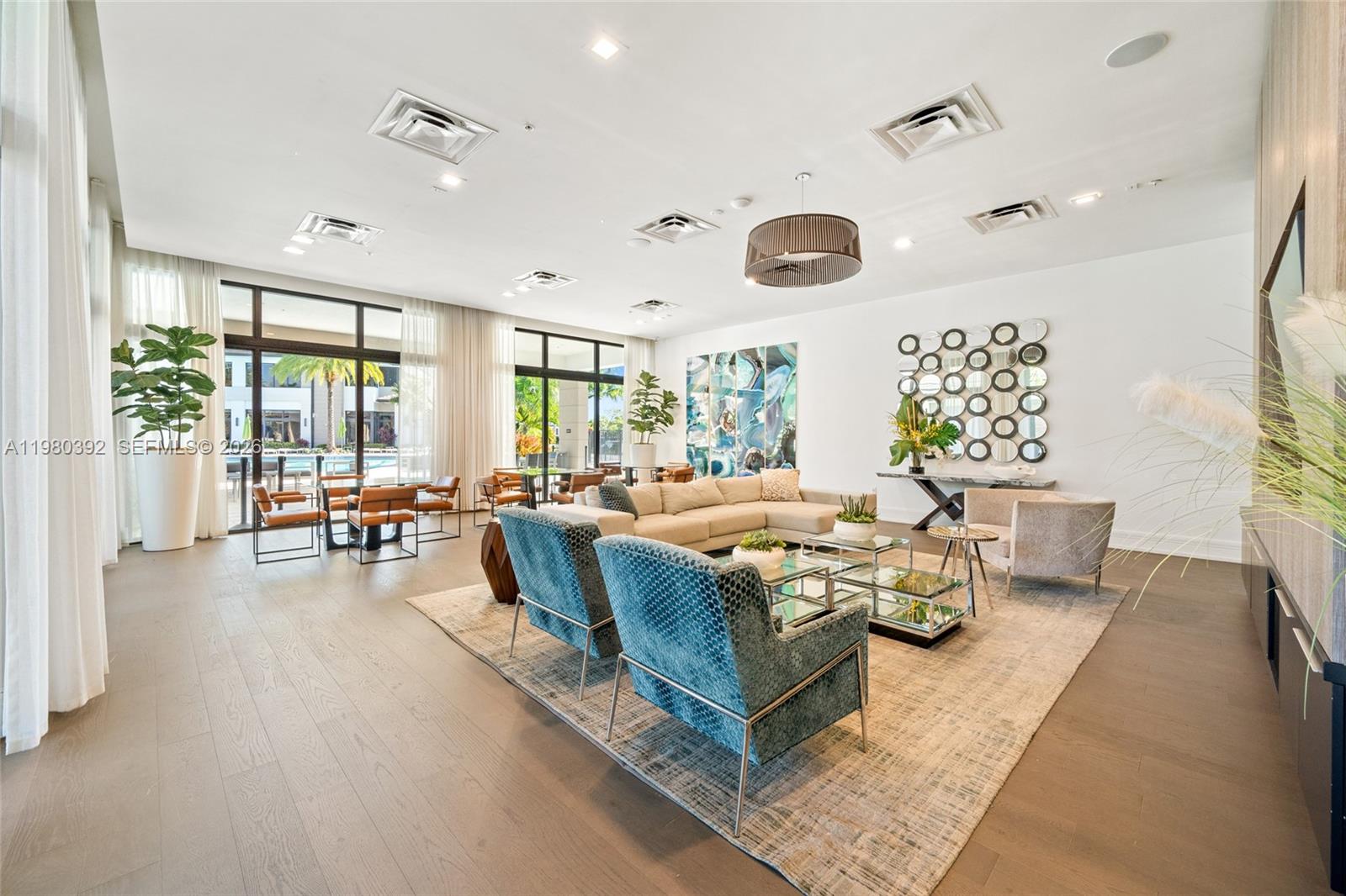 DOWNTOWN DORAL SOUTH PHAS - Residential