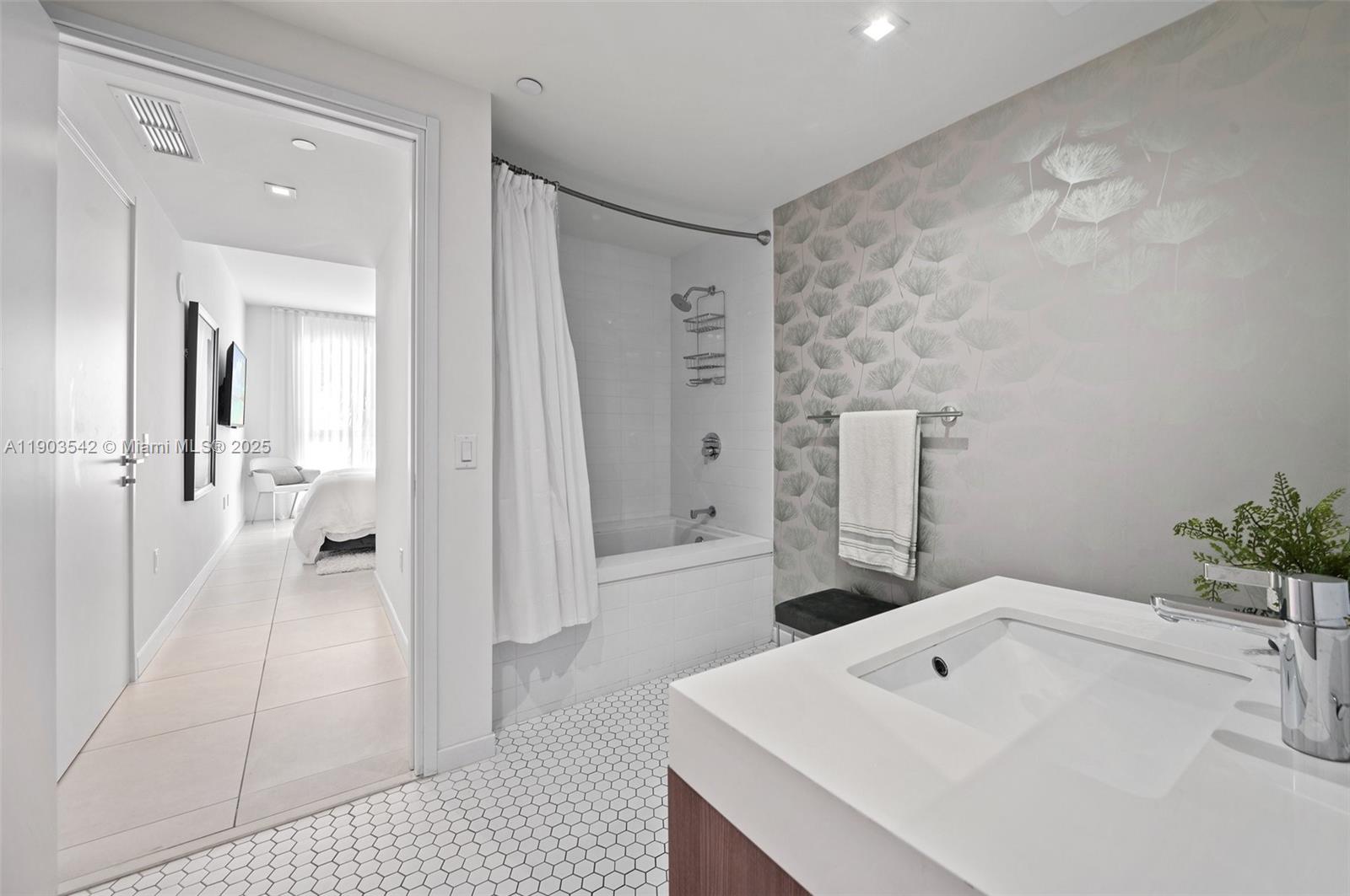 TIFFANY HOUSE CONDO - Residential