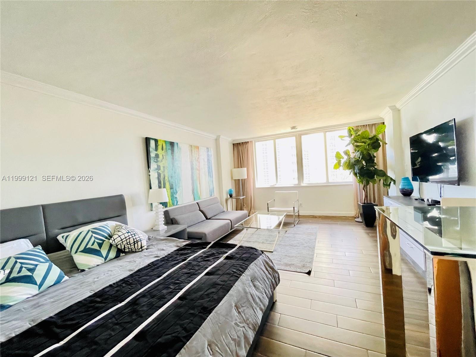 19201 Collins Ave 504