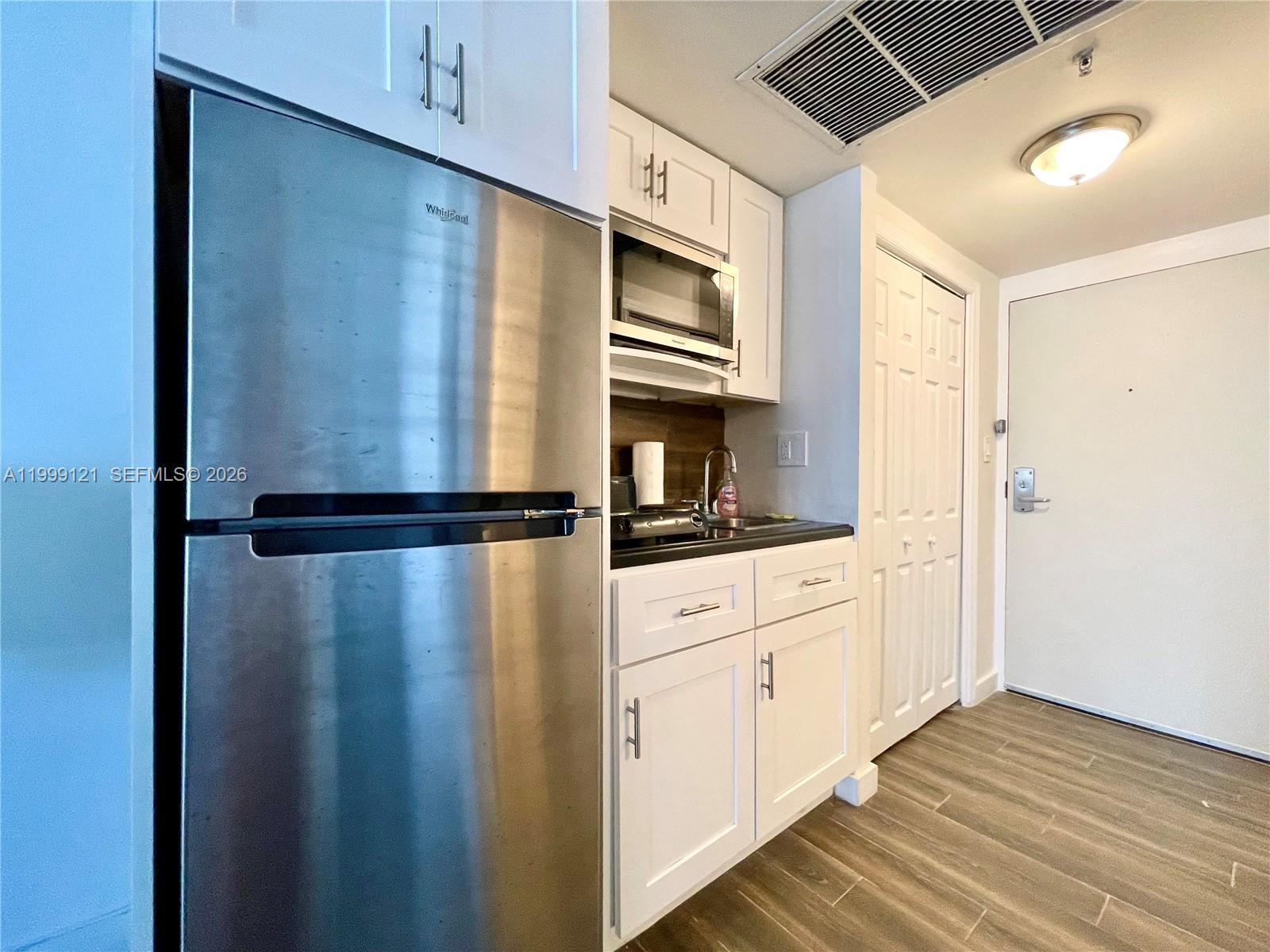 19201 Collins Ave 504