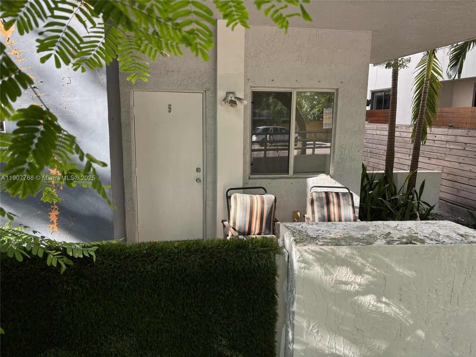 THE GATES AT THE GROVE CO - Residential Lease