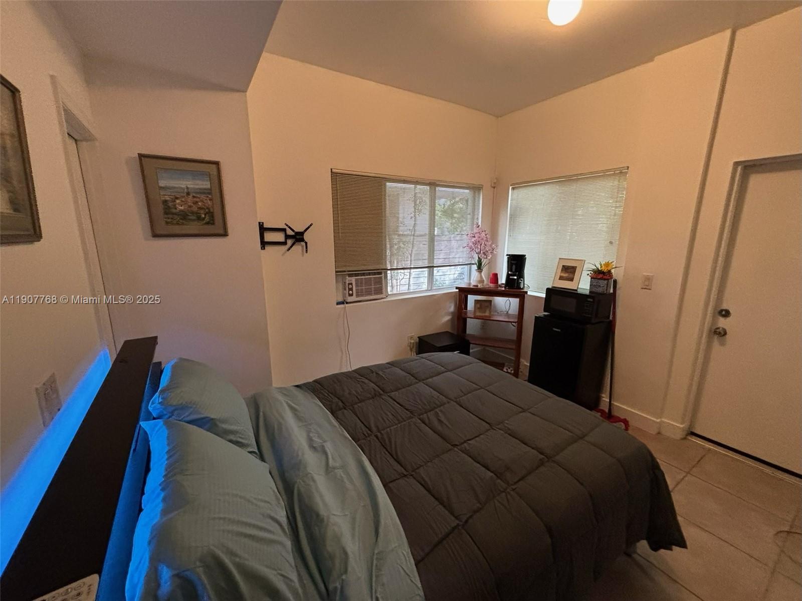 THE GATES AT THE GROVE CO - Residential Lease