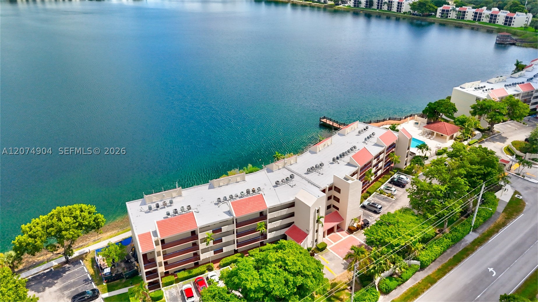 114 Lake Emerald Dr
