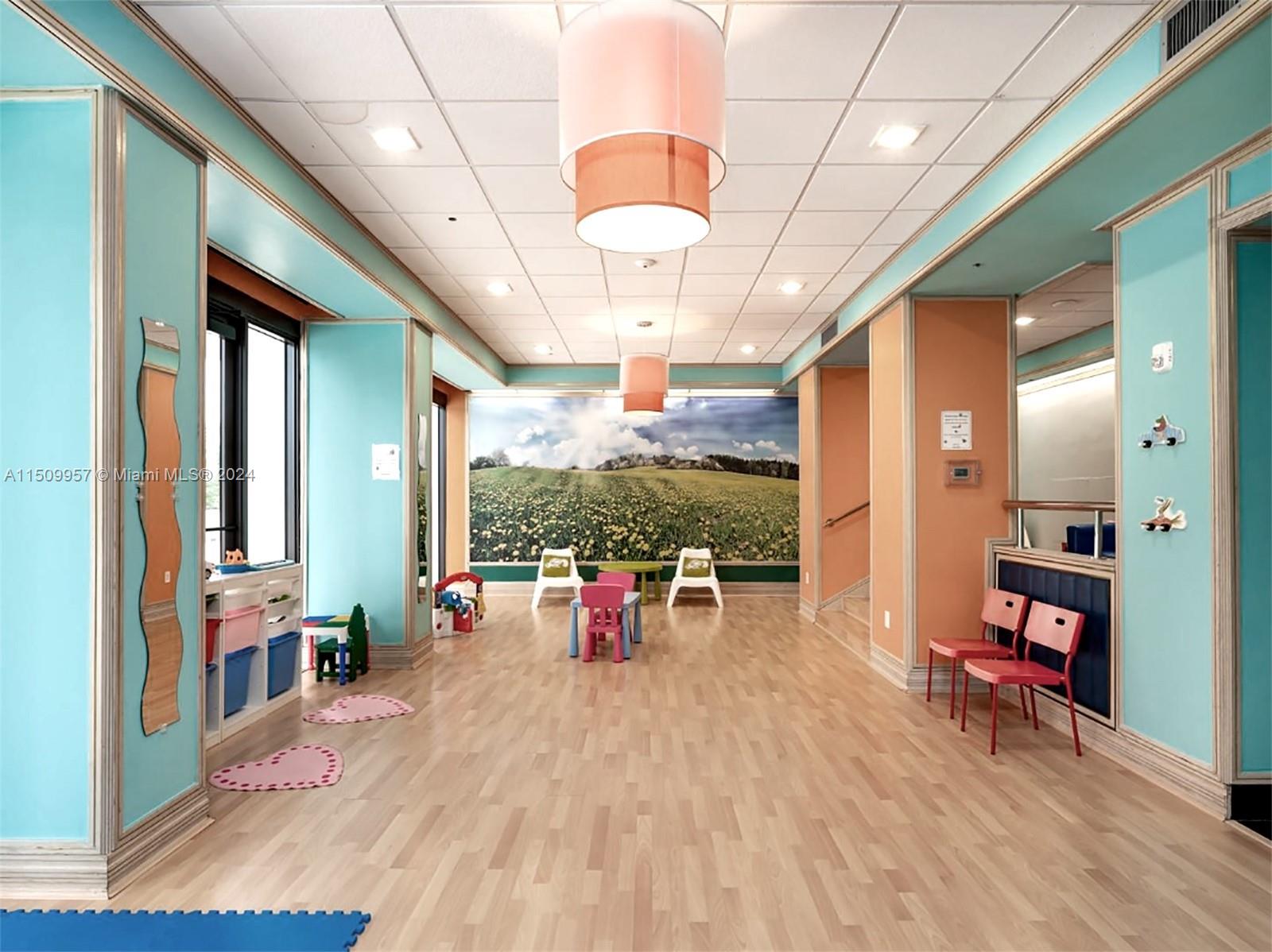 VILLA REGINA CONDO - Residential