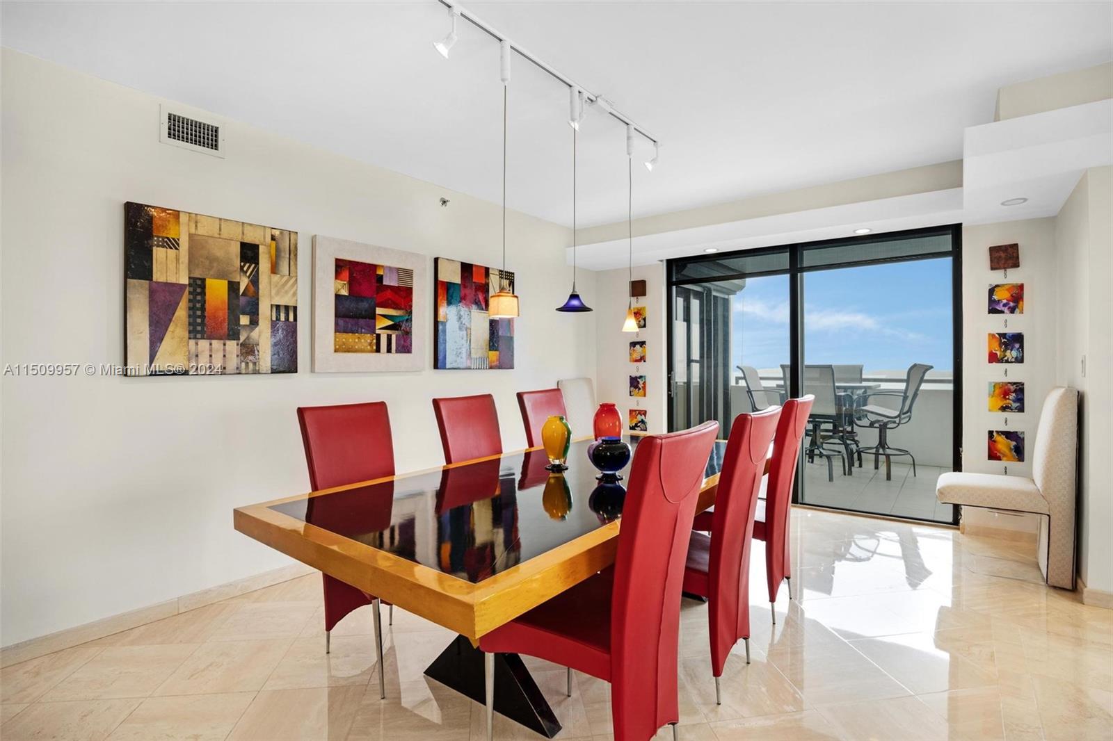 VILLA REGINA CONDO - Residential