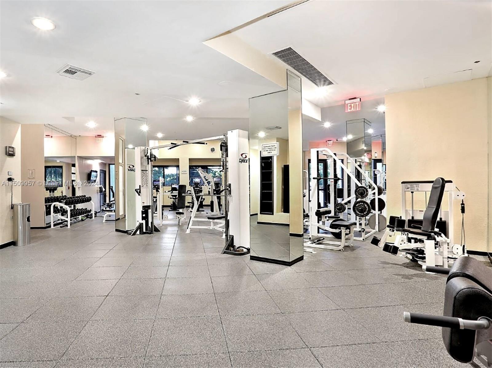 VILLA REGINA CONDO - Residential